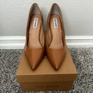 NWOT Steve Madden Women’s Patent Leather Daisie Pump Size 10